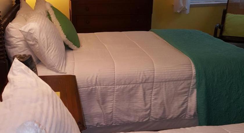 The Caribbean Court Boutique Hotel Веро-Біч Екстер'єр фото