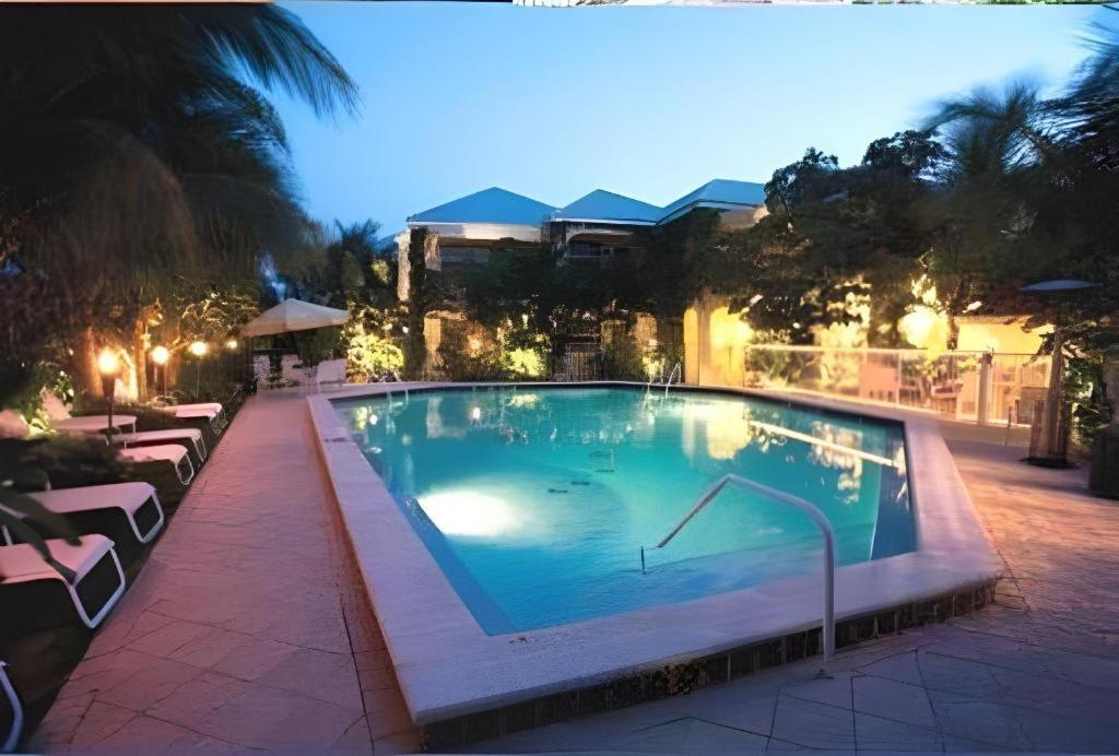 The Caribbean Court Boutique Hotel Веро-Біч Зручності фото