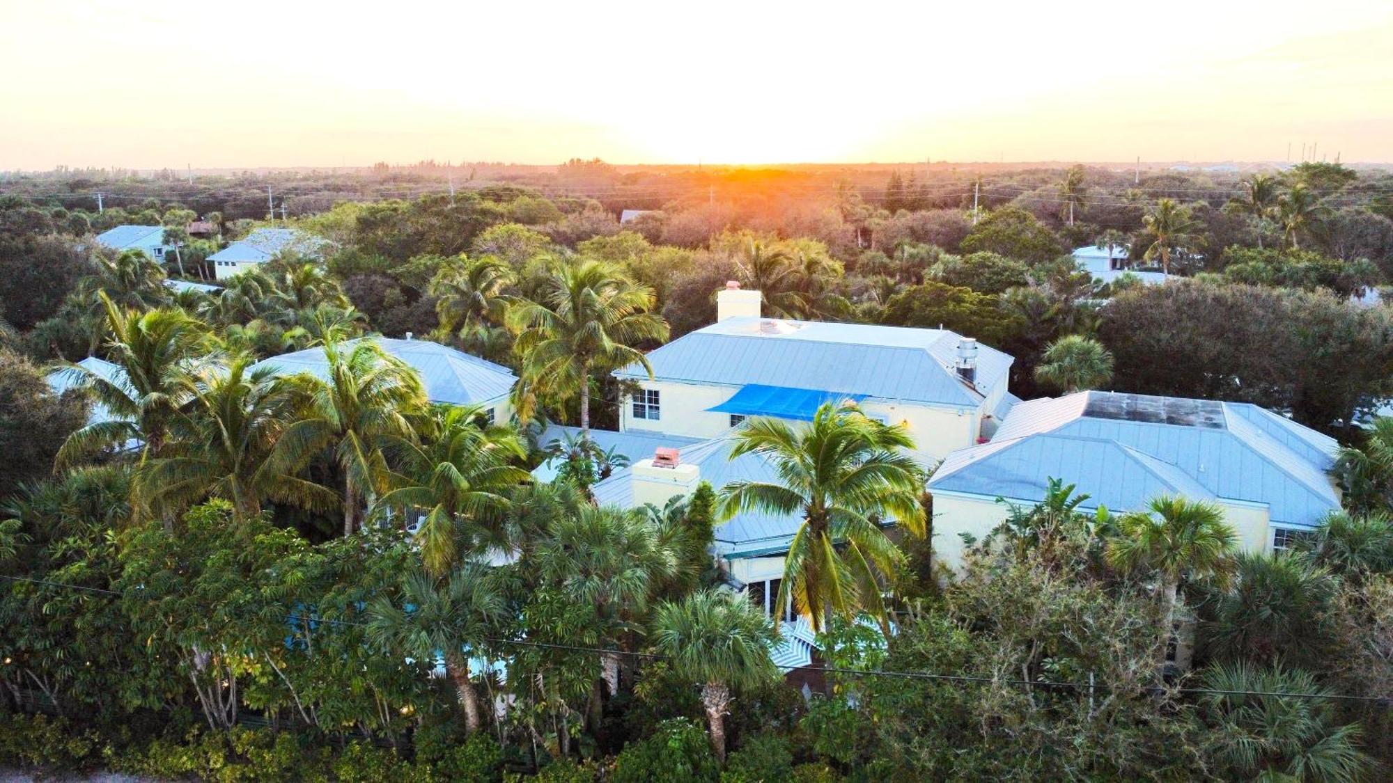 The Caribbean Court Boutique Hotel Веро-Біч Екстер'єр фото